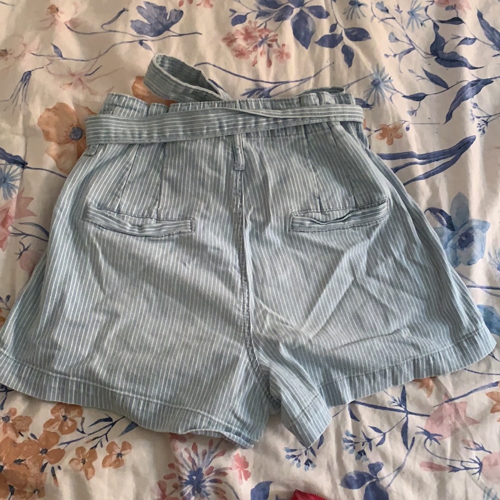 AE Mom Shorts - Picture 2 of 2